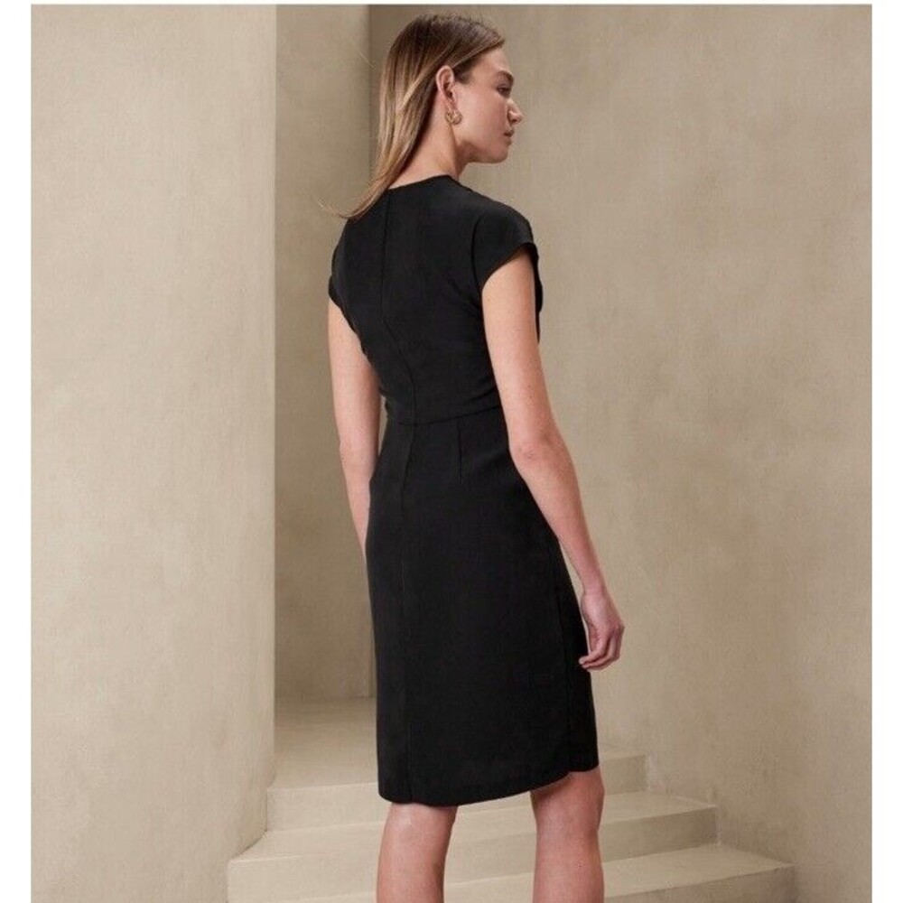 Banana Republic Women’s Black Front Twist V-Neck Sheath Dress Sz 6 - Picture 2 of 8